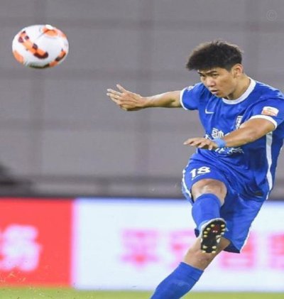 延森外围远射神作，点燃老特拉福德！小蜜蜂1-2胜曼联