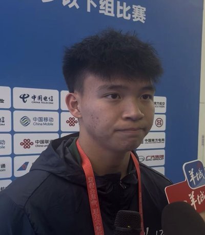 王钰栋若想飞得更高？留洋还是国内？